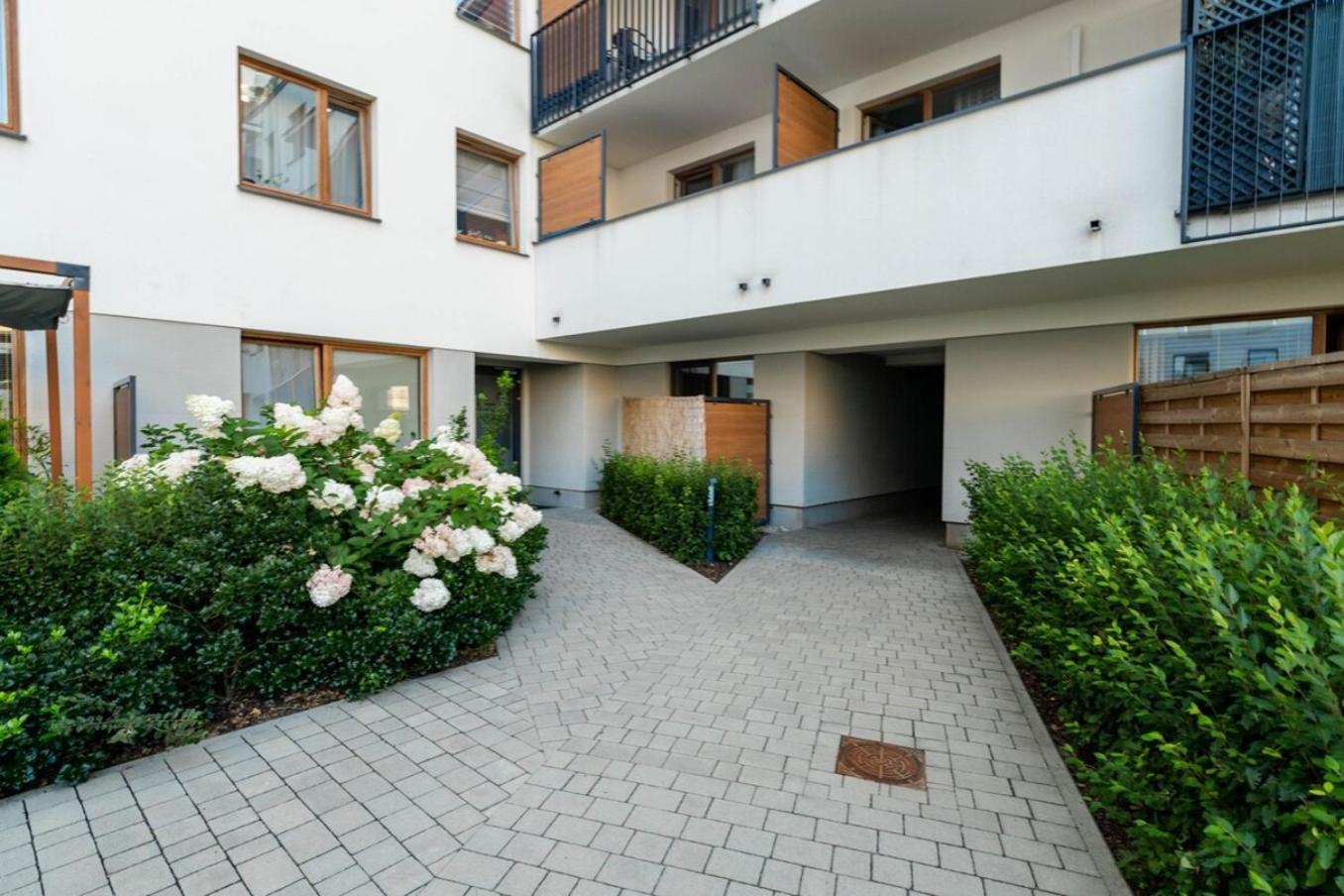 Modern 70M Apartment With Private Garden Metro Βαρσοβία Εξωτερικό φωτογραφία